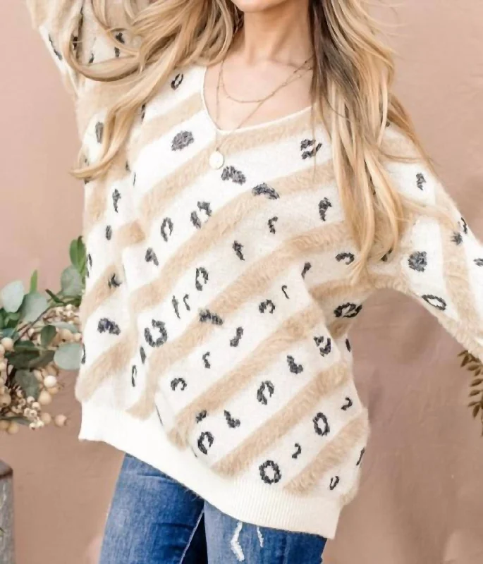 Crewneck Knit TopsLeopard Print Faux Fur V Neckline Sweater In Cream